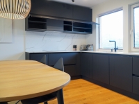 FENIX NTM MATTMUST KÖÖGIMÖÖBEL CALACATTA KIVITÖÖPINNAGA